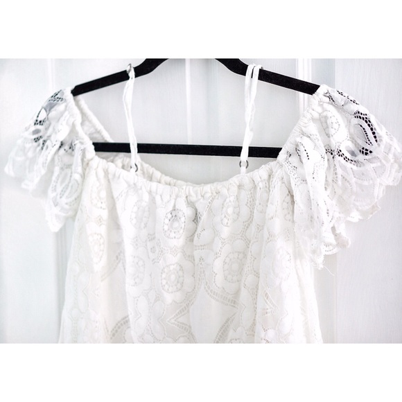 A&F | White Lace Cold Shoulder Peasant Top - Picture 3 of 5